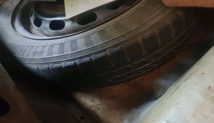 2011 Ford Figo TITANIUM 1.4 DIESEL, Diesel, Manual, 92,028 km, tyre