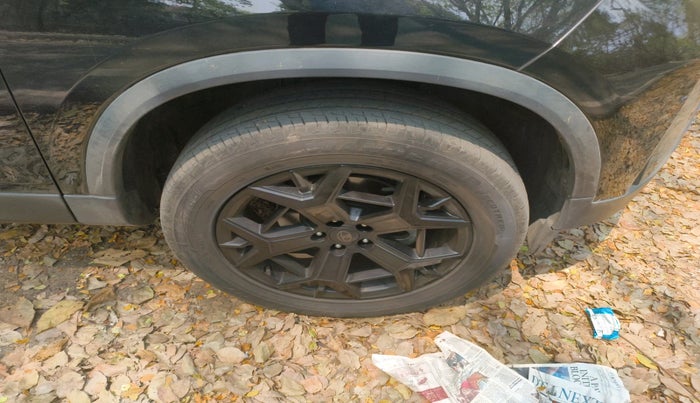 2025 Tata Harrier FEARLESS PLUS DARK EDITION AT, Diesel, Automatic, 3,691 km, tyre