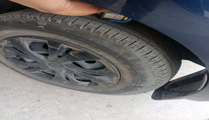 2022 Maruti Swift VXI AMT, Petrol, Automatic, 50,920 km, tyre