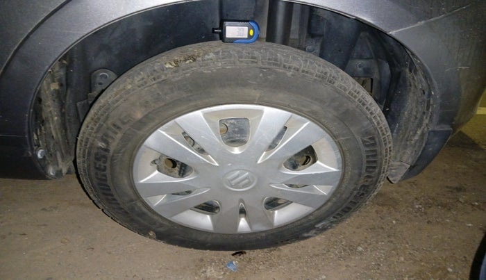 2015 Maruti Swift VDI, Diesel, Manual, 39,414 km, tyre