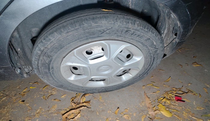 2013 Maruti Swift LXI, Petrol, Manual, 70,233 km, tyre