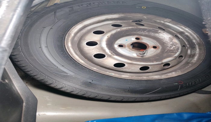 2013 Maruti Swift LXI, Petrol, Manual, 70,233 km, tyre