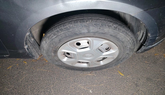 2013 Maruti Swift LXI, Petrol, Manual, 70,233 km, tyre