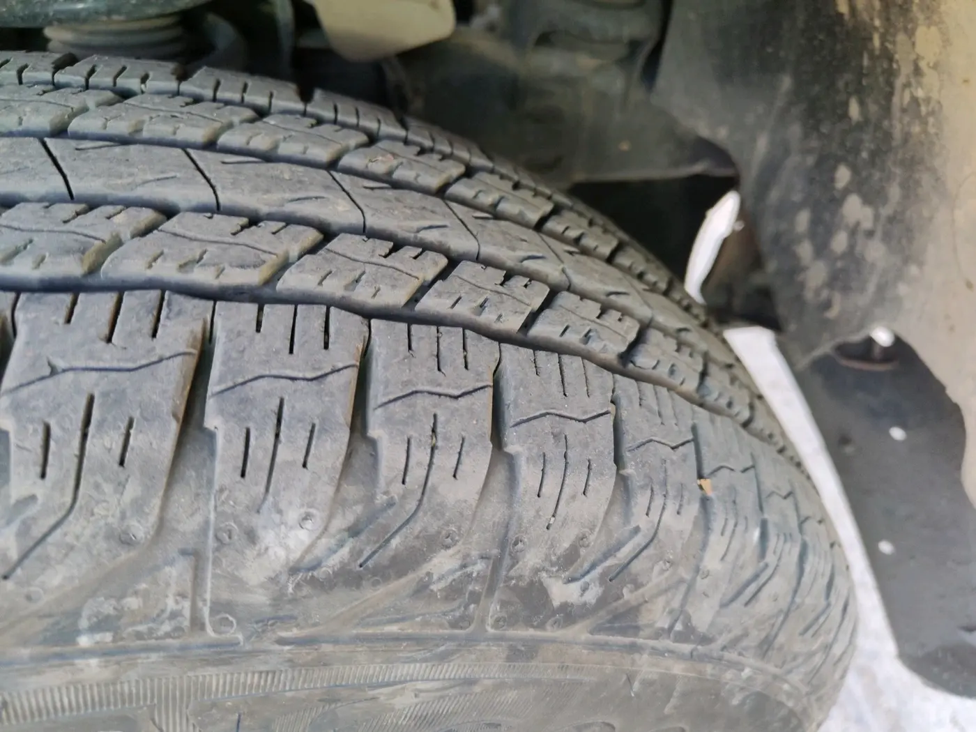 2016 Mahindra TUV300 T6 PLUS, Diesel, Manual, 1,04,402 km, tyre