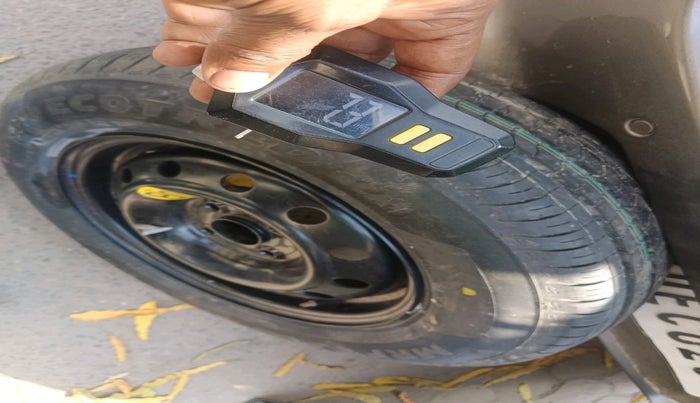 2024 Maruti Swift ZXi AMT, Petrol, Automatic, 8,887 km, tyre