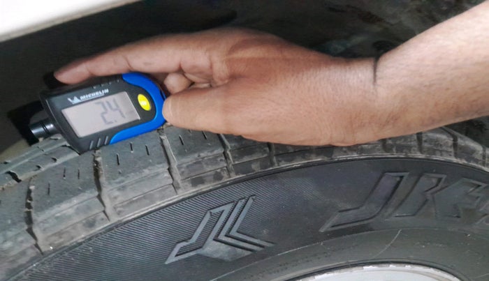 2016 Mahindra TUV300 T8, Diesel, Manual, 1,58,431 km, tyre