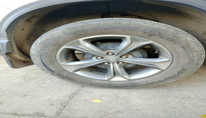 2021 Tata Harrier XZA 2.0L, Diesel, Automatic, 3,70,000 km, tyre