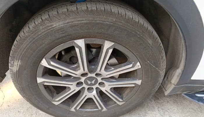 2023 Mahindra XUV700 AX 7 LUXURY P AT 7 STR, Petrol, Automatic, 24,498 km, tyre