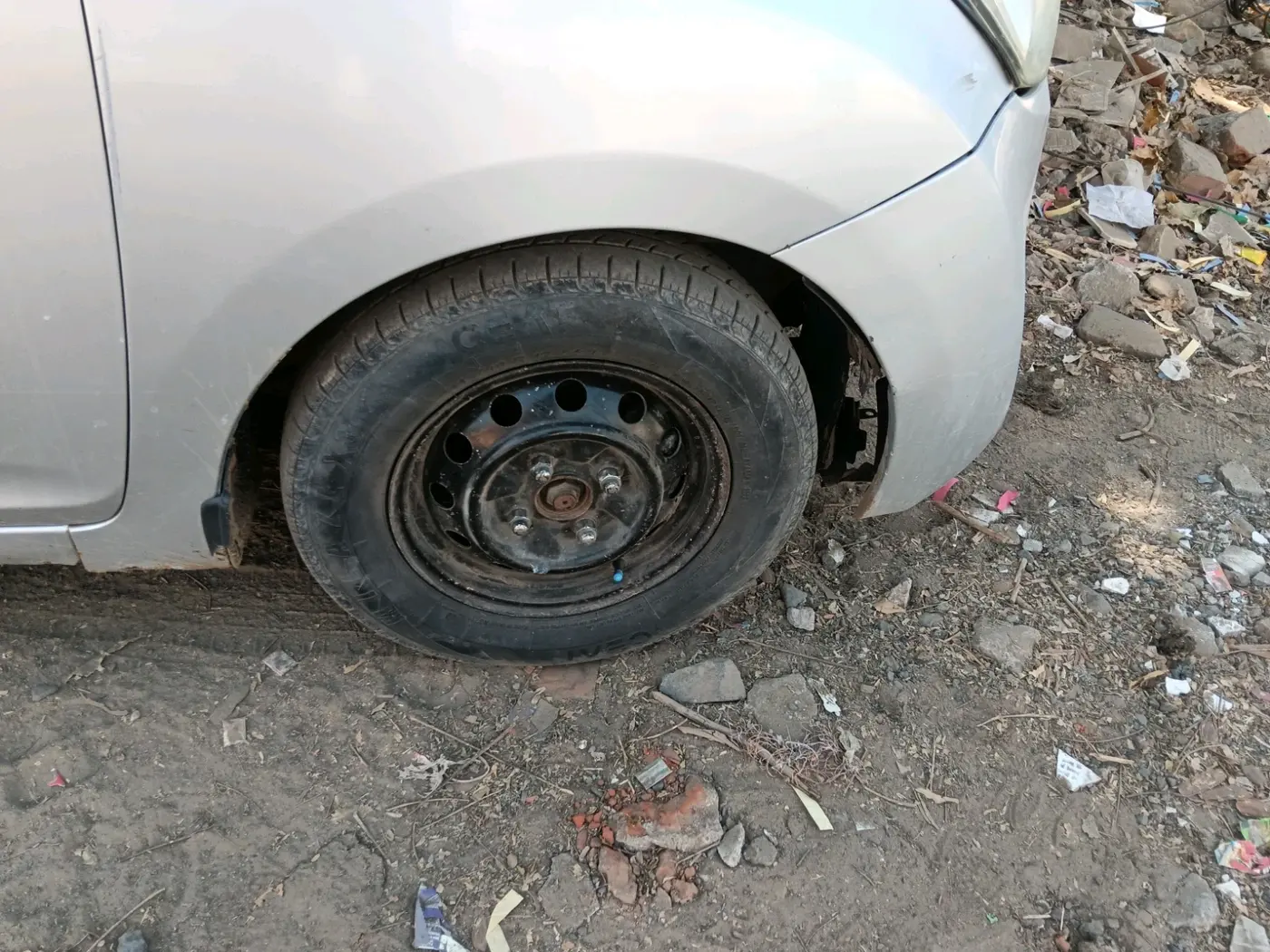 2015 Hyundai Eon ERA +, CNG, Manual, 93,241 km, tyre