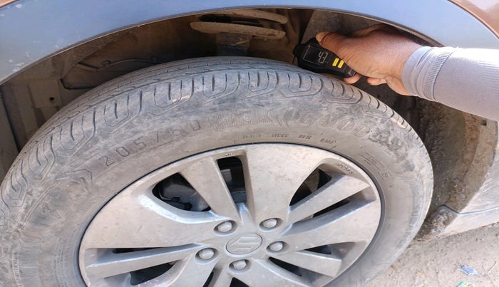 2016 Maruti S Cross ALPHA 1.3, Diesel, Manual, 1,41,440 km, tyre