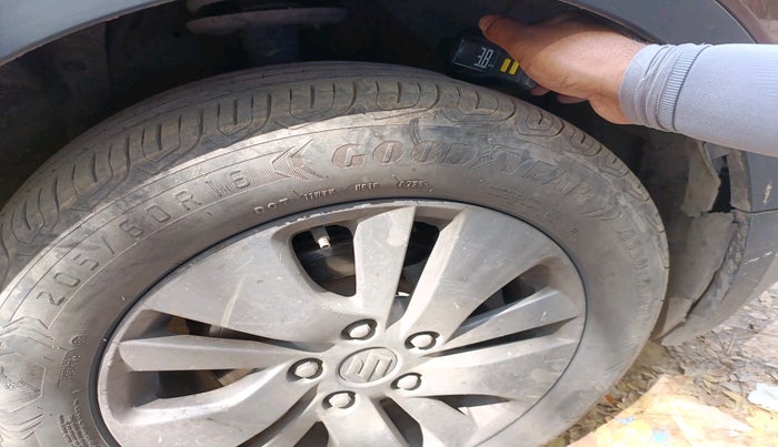 2016 Maruti S Cross ALPHA 1.3, Diesel, Manual, 1,41,440 km, tyre