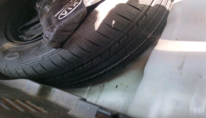 2020 KIA SONET HTE 1.2, Petrol, Manual, 40,571 km, tyre