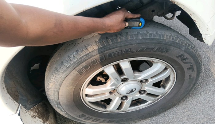 2013 Mahindra Scorpio VLX 2WD BS-III, Diesel, Manual, 3,00,417 km, tyre