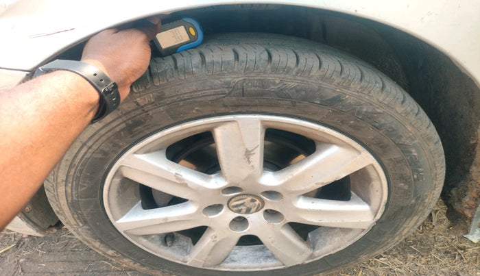 2011 Volkswagen Polo HIGHLINE DIESEL, Diesel, Manual, 1,66,282 km, tyre