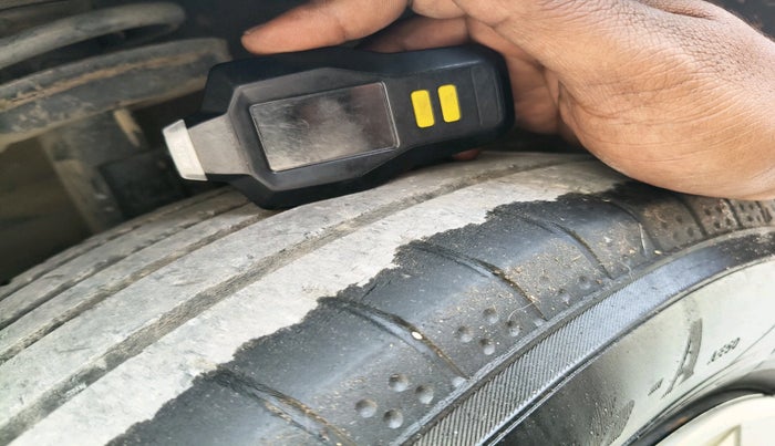 2013 Maruti Swift VDI, Diesel, Manual, 98,287 km, tyre