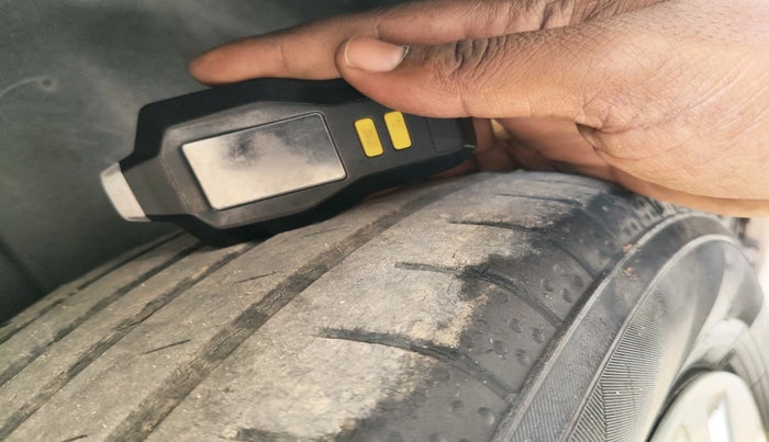 2013 Maruti Swift VDI, Diesel, Manual, 98,287 km, tyre