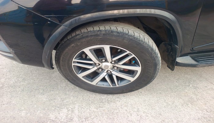 2017 Toyota Fortuner 2.8 4X4 AT, Diesel, Automatic, 1,20,209 km, tyre