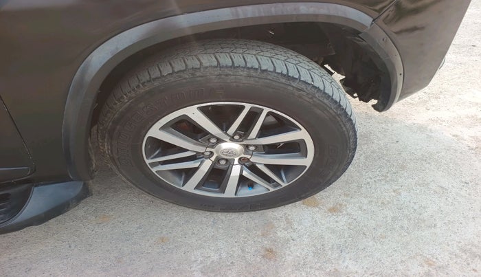 2017 Toyota Fortuner 2.8 4X4 AT, Diesel, Automatic, 1,20,209 km, tyre