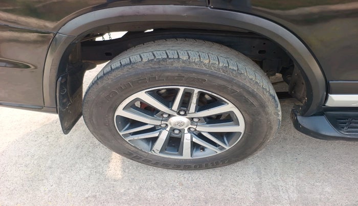 2017 Toyota Fortuner 2.8 4X4 AT, Diesel, Automatic, 1,20,209 km, tyre