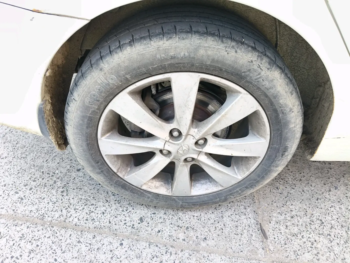 2011 Hyundai Verna FLUIDIC 1.6 VTVT SX, Petrol, Manual, 69,510 km, tyre