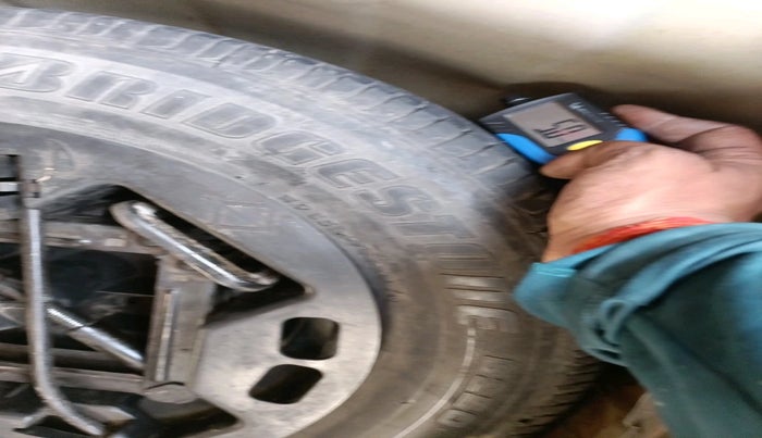 2011 Hyundai i10 ERA 1.1, Petrol, Manual, 1,05,404 km, tyre