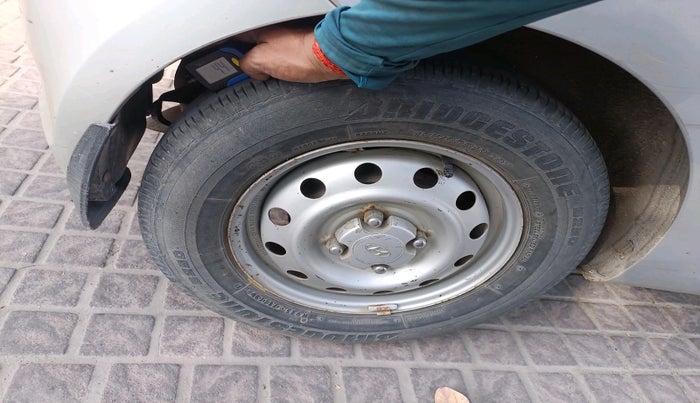 2011 Hyundai i10 ERA 1.1, Petrol, Manual, 1,05,404 km, tyre