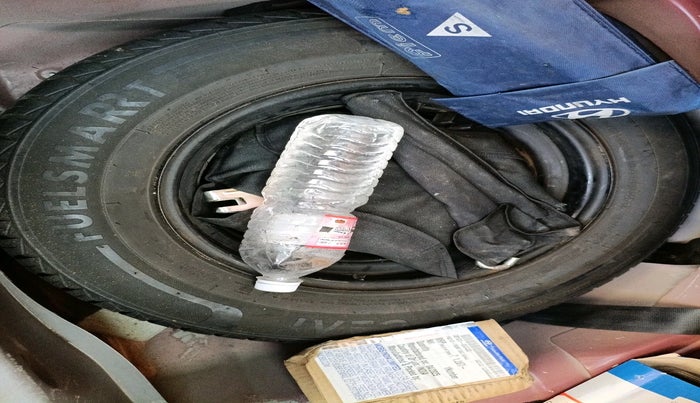 2014 Hyundai i10 SPORTZ 1.1, Petrol, Manual, 1,20,029 km, tyre