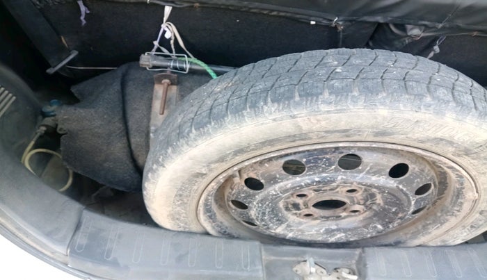 2013 Maruti Wagon R 1.0 LXI, CNG, Manual, 1,29,258 km, tyre