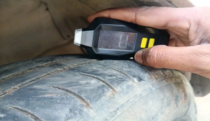 2013 Maruti Wagon R 1.0 LXI, CNG, Manual, 1,29,258 km, tyre