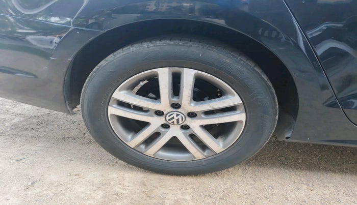 2013 Volkswagen Jetta HIGHLINE TDI AT, Diesel, Automatic, 1,67,441 km, tyre