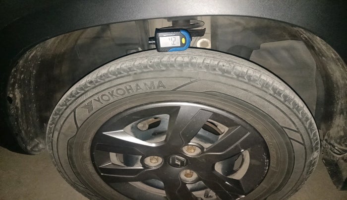 2017 Renault Kwid RXT 0.8, Petrol, Manual, 1,22,737 km, tyre