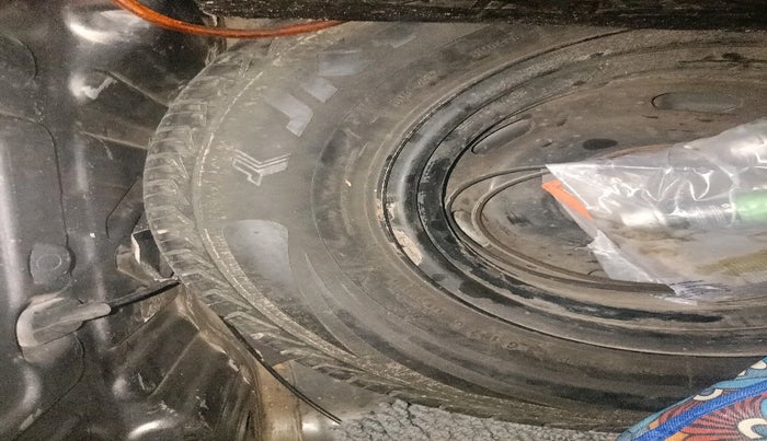 2017 Renault Kwid RXT 0.8, Petrol, Manual, 1,22,737 km, tyre