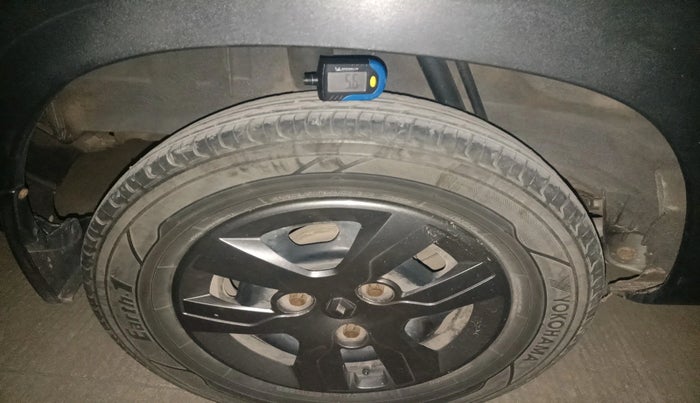 2017 Renault Kwid RXT 0.8, Petrol, Manual, 1,22,737 km, tyre