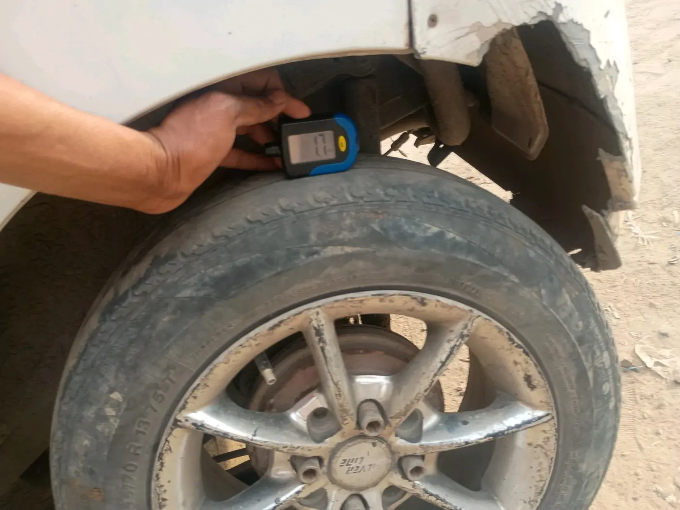 2013 Maruti Wagon R 1.0 LXI CNG, CNG, Manual, 1,99,589 km, tyre