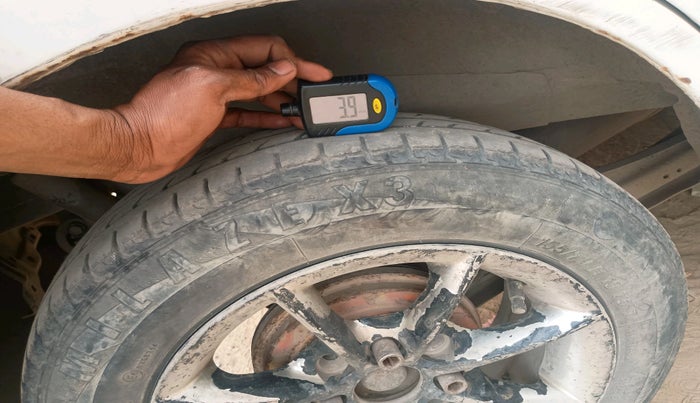 2013 Maruti Wagon R 1.0 LXI CNG, CNG, Manual, 1,99,589 km, tyre