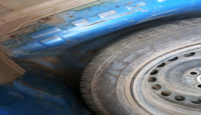 2013 Honda Brio S MT, Petrol, Manual, 1,34,042 km, tyre