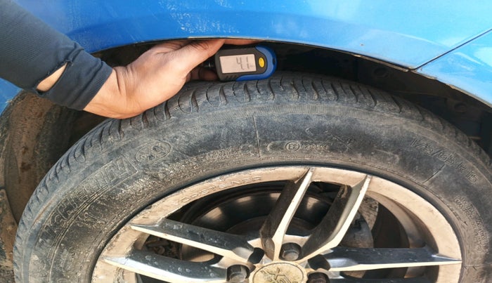 2013 Honda Brio S MT, Petrol, Manual, 1,34,042 km, tyre