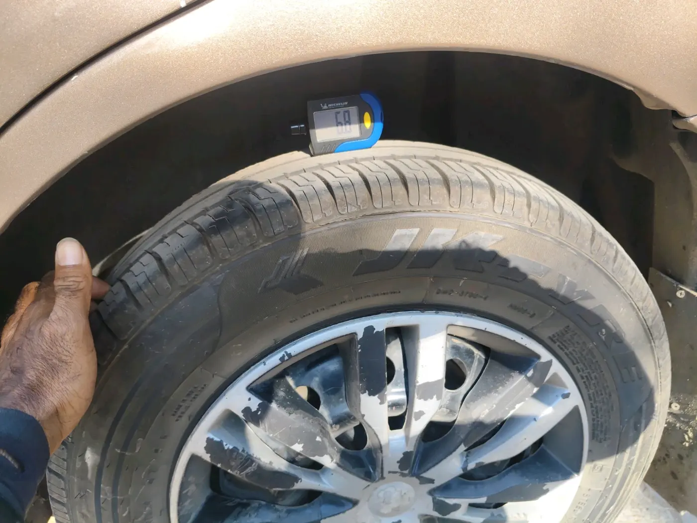 2020 Maruti Dzire VXI, CNG, Manual, 2,03,158 km, tyre