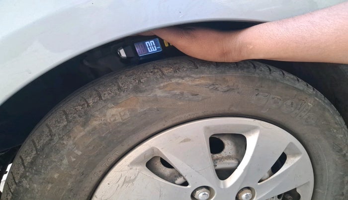 2013 Hyundai i10 ASTA 1.2, CNG, Manual, 1,00,123 km, tyre