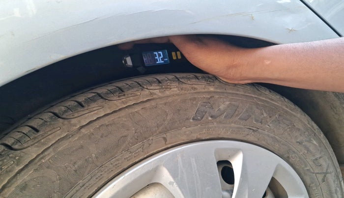 2013 Hyundai i10 ASTA 1.2, CNG, Manual, 1,00,123 km, tyre