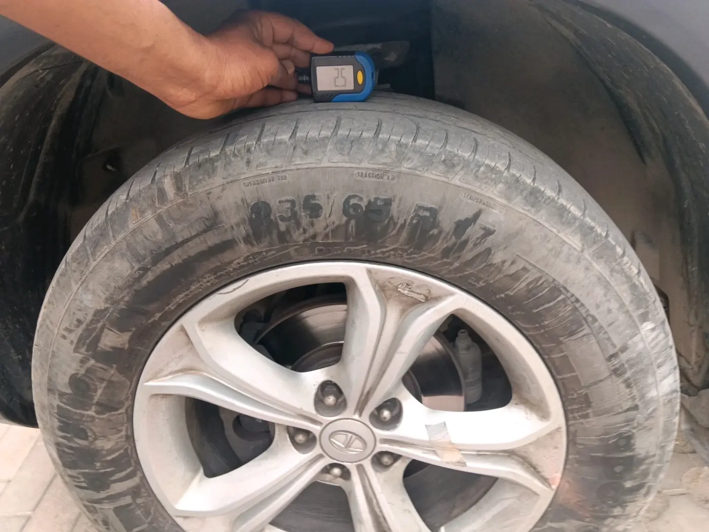 2022 Tata Harrier XTA 2.0L KRYOTEC PLUS, Diesel, Automatic, 92,442 km, tyre