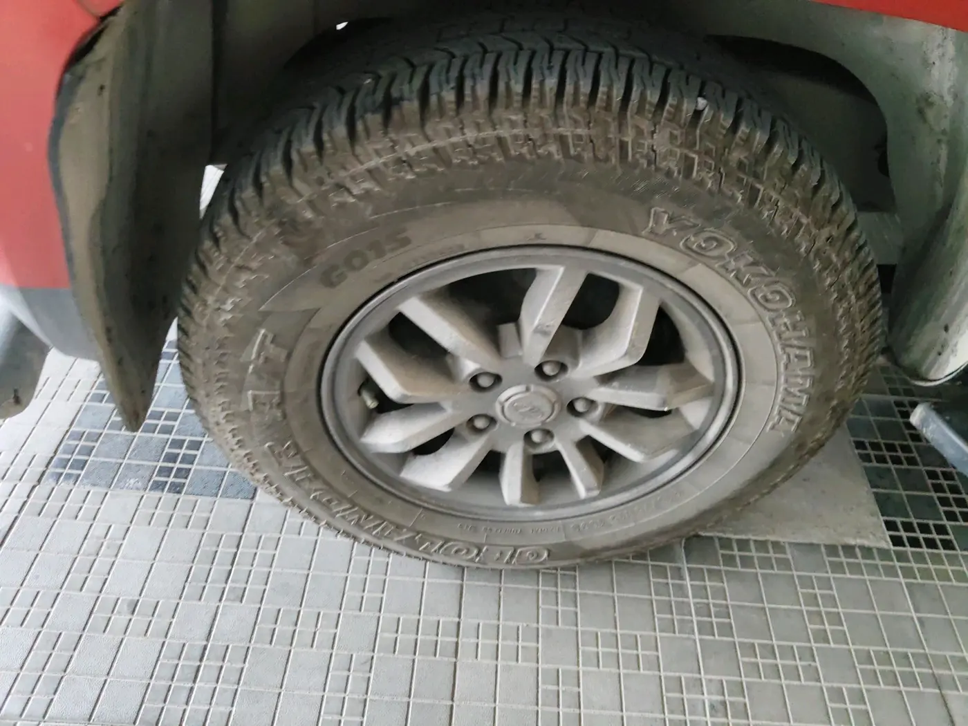 2017 Mahindra TUV300 T10, Diesel, Manual, 91,502 km, tyre