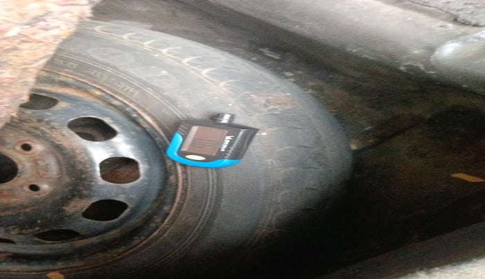 2011 Ford Figo TITANIUM 1.4 DIESEL, Diesel, Manual, 1,06,098 km, tyre