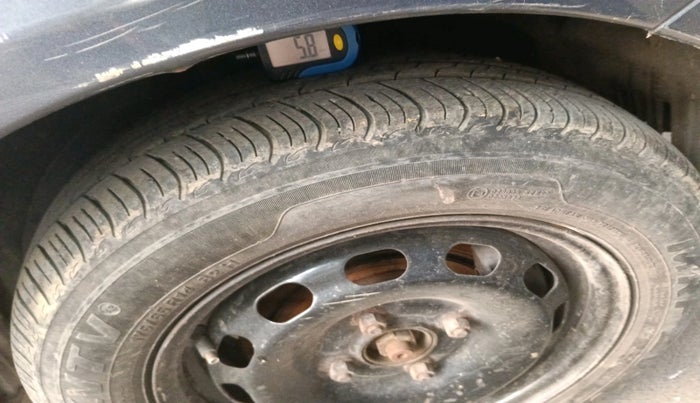 2011 Ford Figo TITANIUM 1.4 DIESEL, Diesel, Manual, 1,06,098 km, tyre