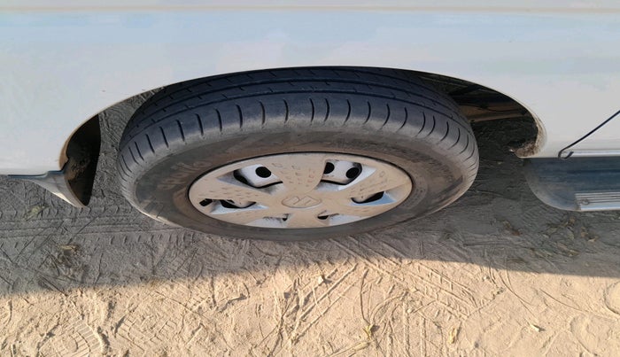 2022 Maruti Eeco 5 STR AC CNG, CNG, Manual, 1,03,119 km, tyre