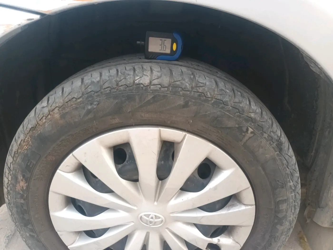 2011 Toyota Etios Liva G, Petrol, Manual, 64,949 km, tyre