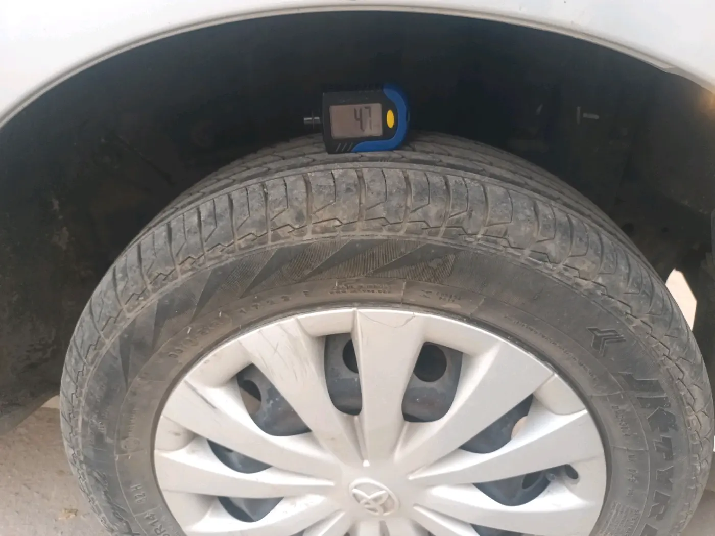 2011 Toyota Etios Liva G, Petrol, Manual, 64,949 km, tyre