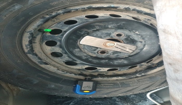 2011 Toyota Etios Liva G, Petrol, Manual, 64,949 km, tyre