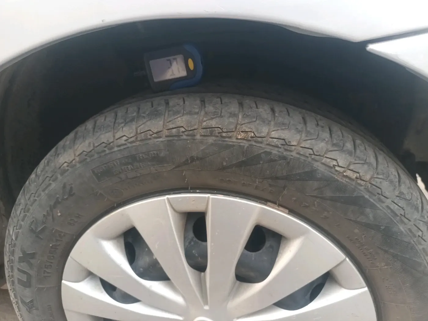 2011 Toyota Etios Liva G, Petrol, Manual, 64,949 km, tyre