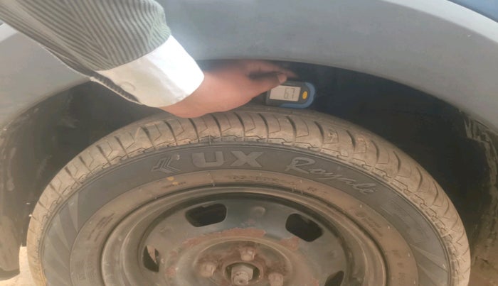 2021 Renault TRIBER RXL MT, Petrol, Manual, 2,06,037 km, tyre